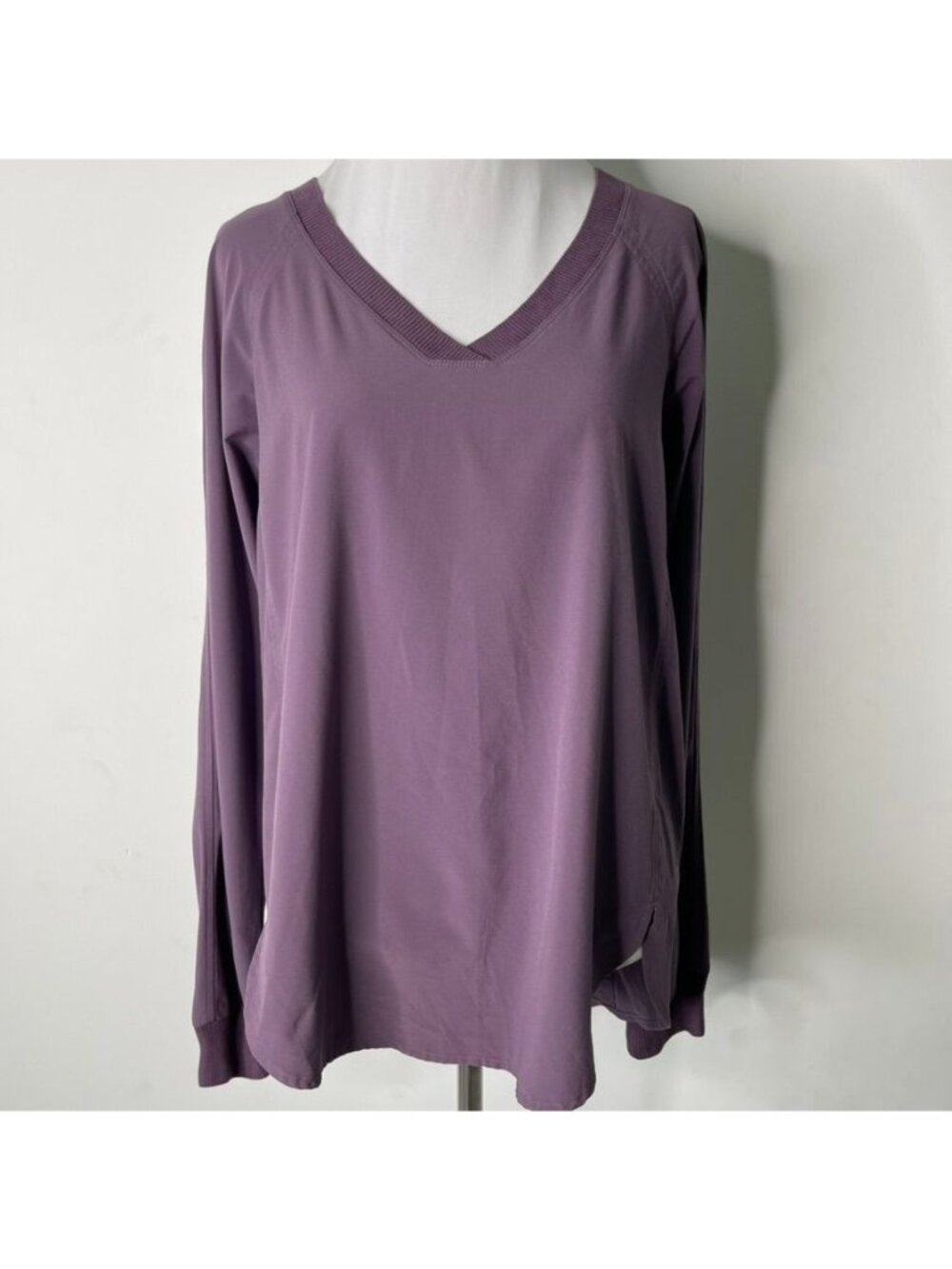 Athleta Zephyr V-Neck Long Sleeve Shirt Purple Womens Medium M